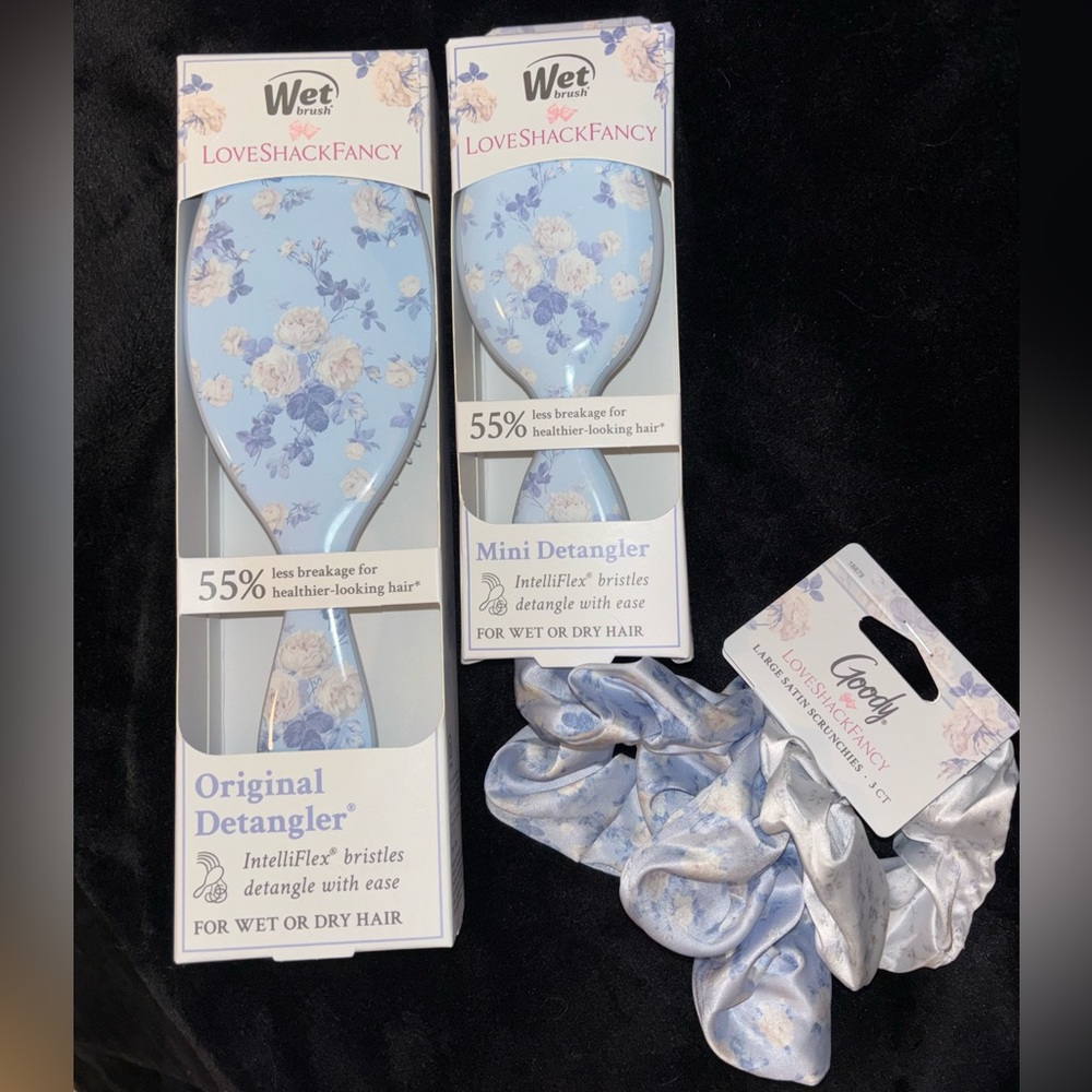 LoveShackFancy x WetBrush Original Detangler, Mini Detangler & Scrunchies Blue